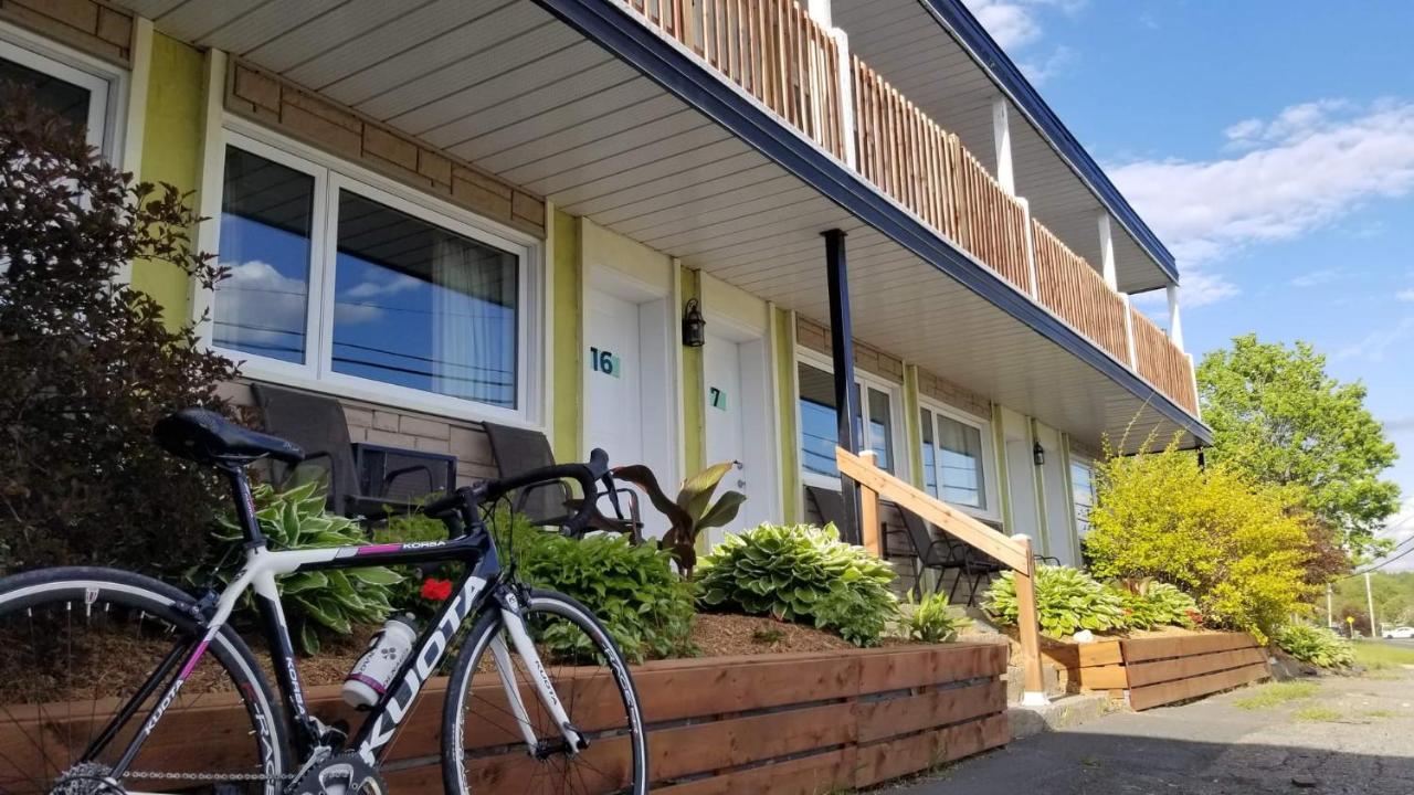 Auberge Happy Logis Lac-Etchemin Luaran gambar