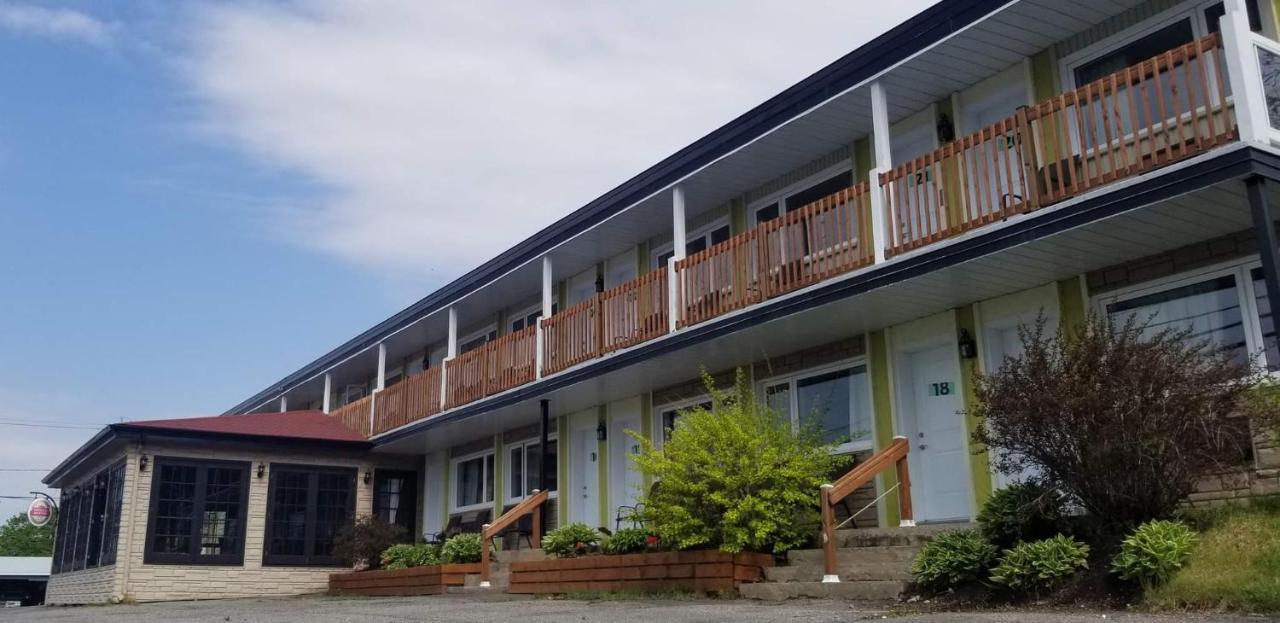 Auberge Happy Logis Lac-Etchemin Luaran gambar