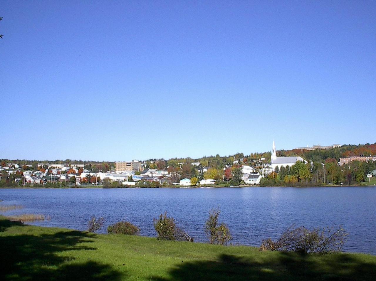 Auberge Happy Logis Lac-Etchemin Luaran gambar